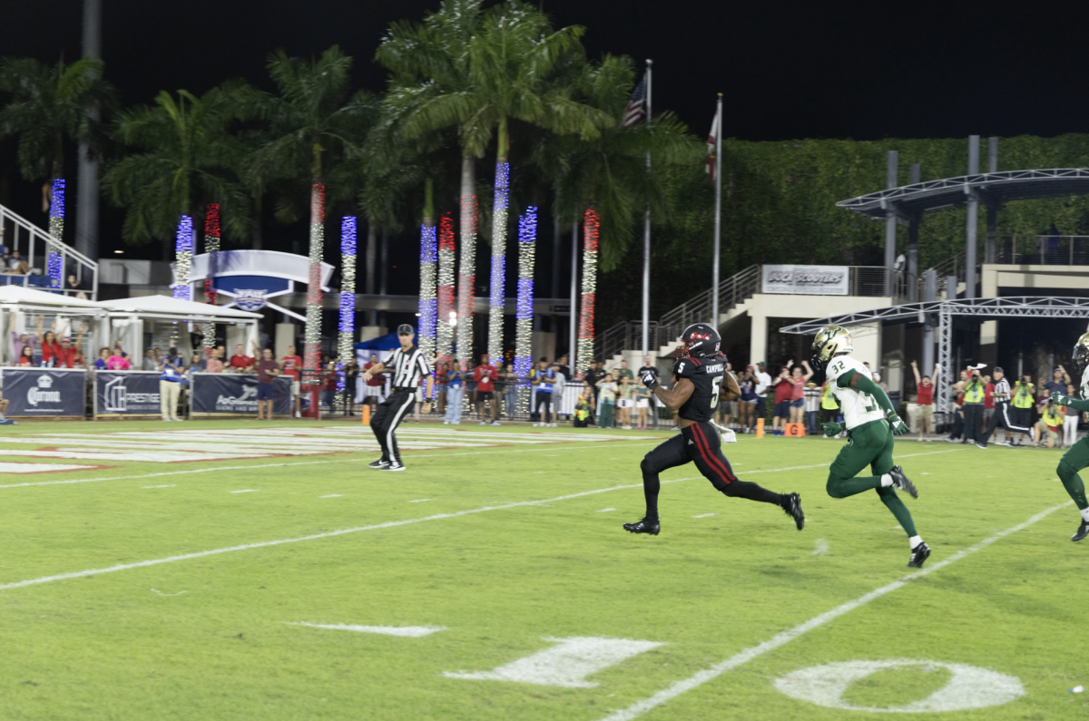 FAU running back CJ Cambell Jr. rushing towards the endzone for the Owls first score against USF on Nov. 1